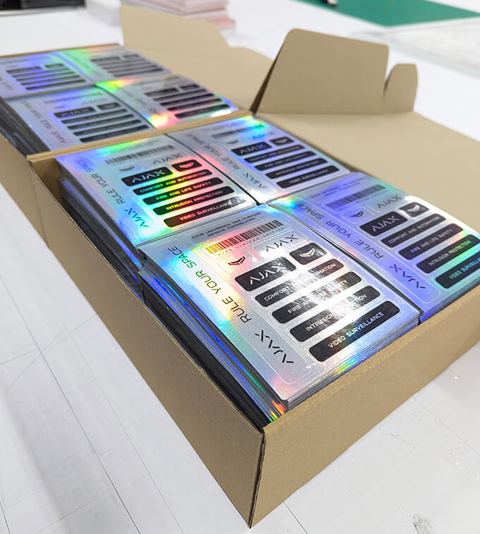 печать голографиеских наклеек